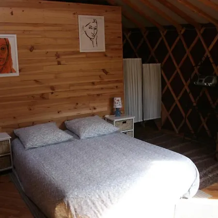 Yourtes En Terrasse *