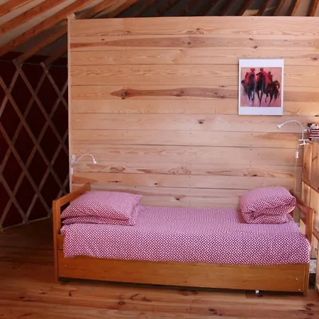 Yourtes En Terrasse Bonneval (Haute-Loire)