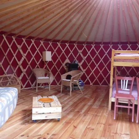 Yourtes En Terrasse *