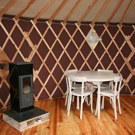 Yourtes En Terrasse Bonneval (Haute-Loire)