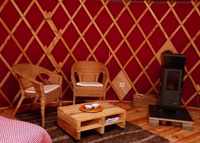 Yourtes En Terrasse Lüks kamp alanı Bonneval (Haute-Loire)